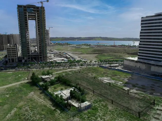 برج های نزدیک دریاچه چیتگر در حال ساخت