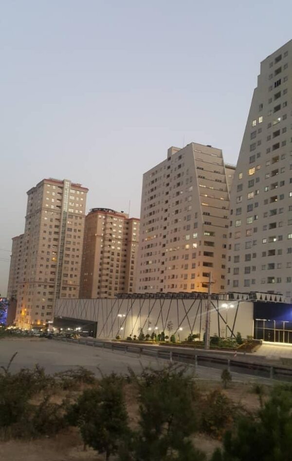 مقایسه قیمت آپارتمان در محله ایرانشهر و چیتگر 
